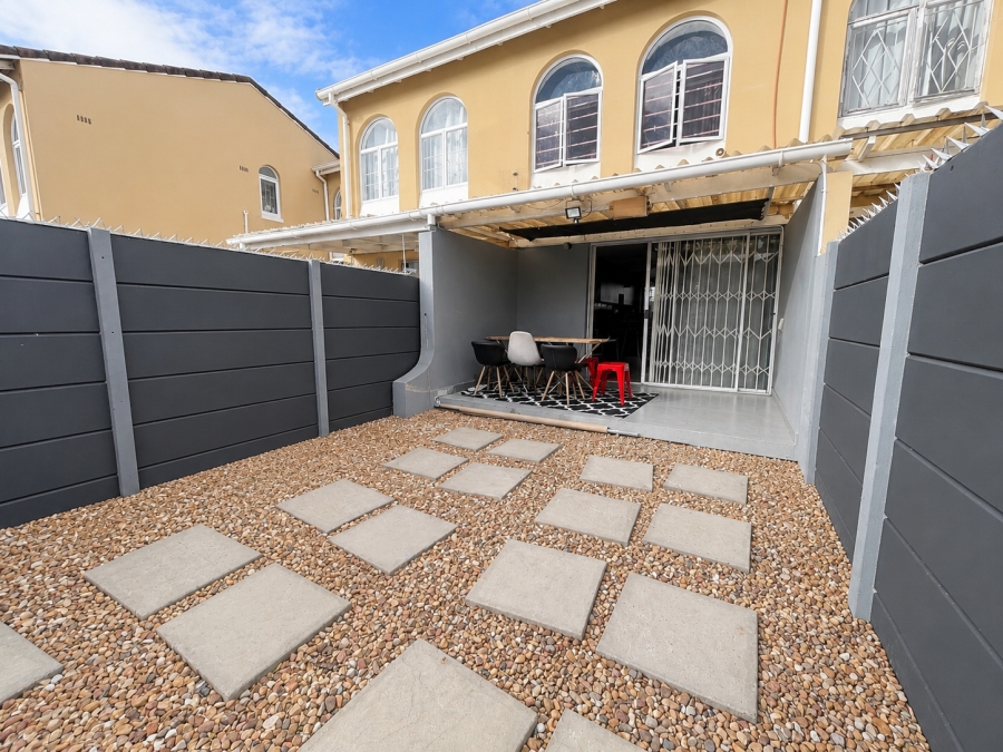 2 Bedroom Property for Sale in Heathfield Western Cape